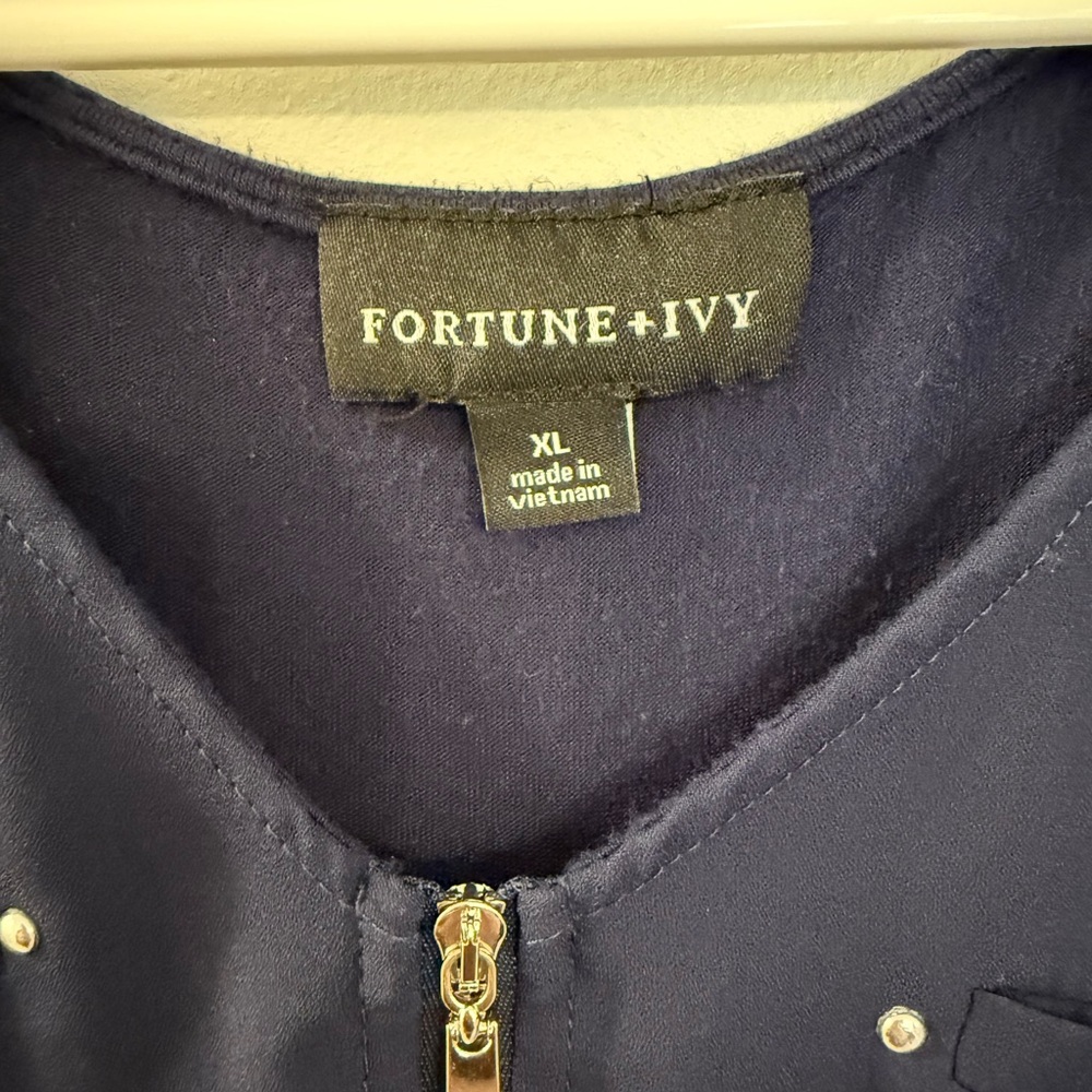 Navy Sleeveless Blouse with Zipper Detail Size XL - Picture 3 of 4